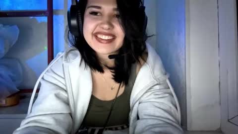 Snapshot of charalilleberg chatting on 12.05.25 Lola online show from 12.05.25