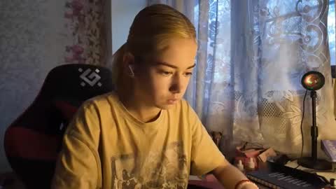 Snapshot of charleneschonert chatting on 10.31.25 Nancy online show from 10.31.25