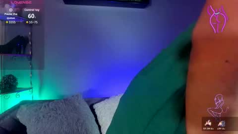 charlhot_ online show from 11.18.25