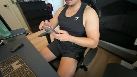 Snapshot of charliekkw chatting on 05.17.26 charliekkw online show from 05.17.26