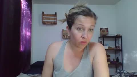 Snapshot of charlot_ponze chatting on 01.29.25 charlott online show from 01.29.25