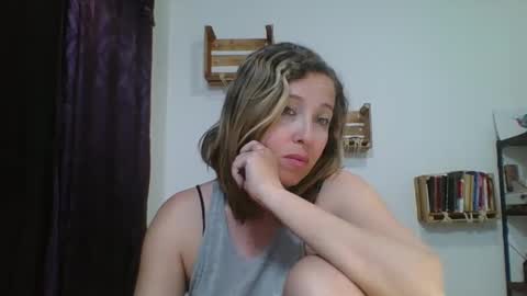 Snapshot of charlot_ponze chatting on 02.14.25 charlott online show from 02.14.25