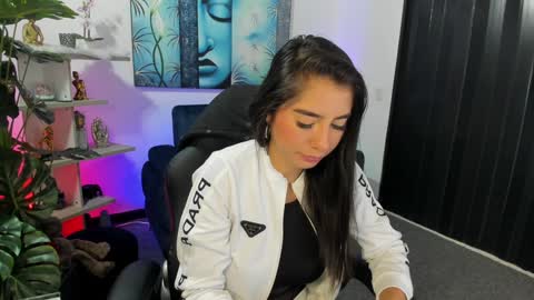Snapshot of charlote_horny chatting on 01.10.25 Charlote online show from 01.10.25
