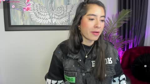 Snapshot of charlote_horny chatting on 01.11.25 Charlote online show from 01.11.25