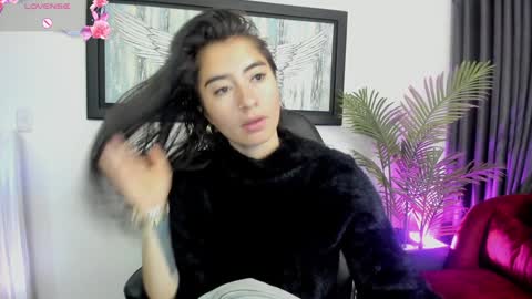Snapshot of charlote_horny chatting on 01.12.25 Charlote online show from 01.12.25