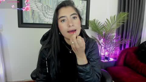 Snapshot of charlote_horny chatting on 01.12.25 Charlote online show from 01.12.25