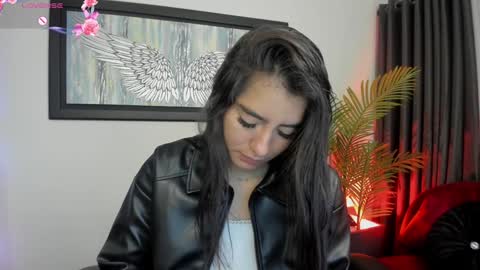 Snapshot of charlote_horny chatting on 01.18.25 Charlote online show from 01.18.25