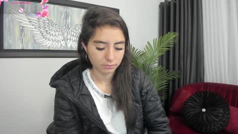 Snapshot of charlote_horny chatting on 01.21.25 Charlote online show from 01.21.25