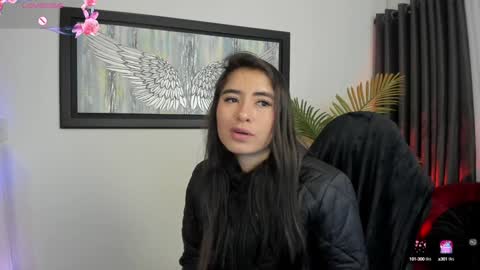 Snapshot of charlote_horny chatting on 01.21.25 Charlote online show from 01.21.25