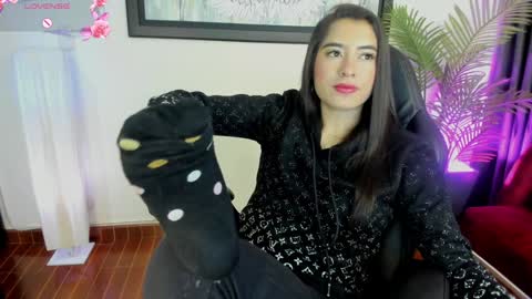 Snapshot of charlote_horny chatting on 01.26.25 Charlote online show from 01.26.25