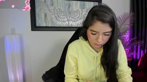 Snapshot of charlote_horny chatting on 01.29.25 Charlote online show from 01.29.25