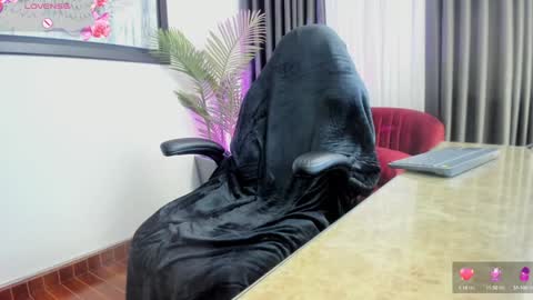 Snapshot of charlote_horny chatting on 01.30.25 Charlote online show from 01.30.25