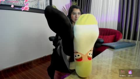 Snapshot of charlote_horny chatting on 02.04.25 Charlote online show from 02.04.25