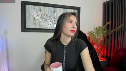 Snapshot of charlote_horny chatting on 02.14.25 Charlote online show from 02.14.25