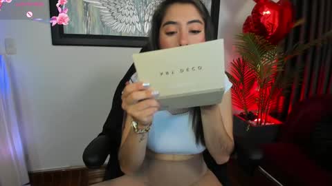 Snapshot of charlote_horny chatting on 02.18.25 Charlote online show from 02.18.25
