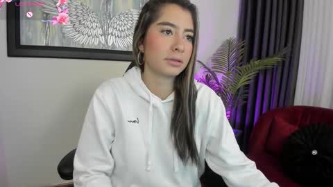 Snapshot of charlote_horny chatting on 02.21.25 Charlote online show from 02.21.25