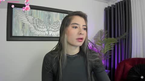 Snapshot of charlote_horny chatting on 02.22.25 Charlote online show from 02.22.25