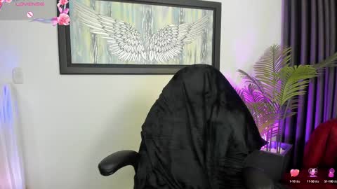 Snapshot of charlote_horny chatting on 02.22.25 Charlote online show from 02.22.25