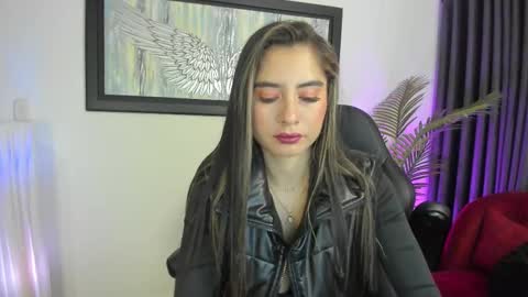 Snapshot of charlote_horny chatting on 02.25.25 Charlote online show from 02.25.25