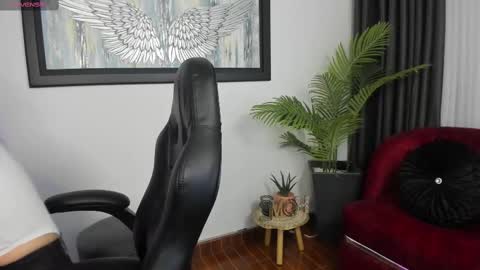 Snapshot of charlote_horny chatting on 03.03.25 Charlote online show from 03.03.25