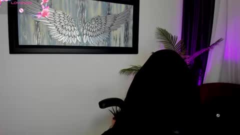 Snapshot of charlote_horny chatting on 09.17.25 Charlote online show from 09.17.25