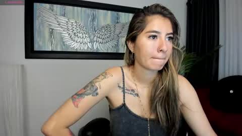 Snapshot of charlote_horny chatting on 10.03.25 Charlote online show from 10.03.25