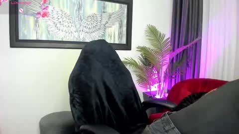 Snapshot of charlote_horny chatting on 10.05.25 Charlote online show from 10.05.25