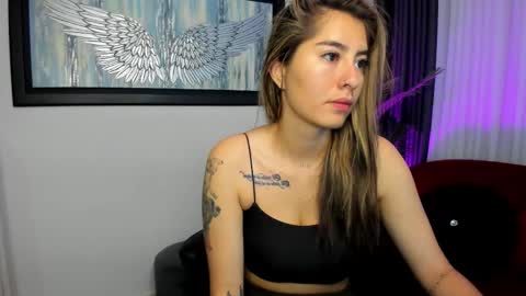 Snapshot of charlote_horny chatting on 10.13.25 Charlote online show from 10.13.25