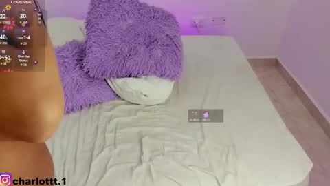 Snapshot of charlott25_ chatting on 11.19.25 charlott online show from 11.19.25