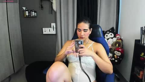 Snapshot of charlott__v chatting on 04.30.26 Valery online show from 04.30.26