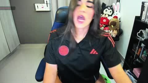 Snapshot of charlott__v chatting on 06.23.26 Valery online show from 06.23.26