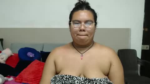 Snapshot of charlotte_rot chatting on 10.07.25 charlotte_rot online show from 10.07.25