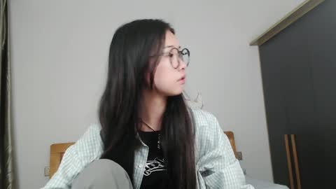 Snapshot of charlottelin chatting on 12.08.24 Charlotte online show from 12.08.24