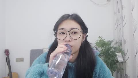 Snapshot of charlottelin chatting on 01.04.25 Charlotte online show from 01.04.25