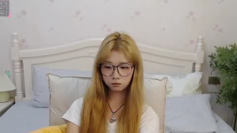 Snapshot of charlottelin chatting on 10.08.25 Charlotte online show from 10.08.25