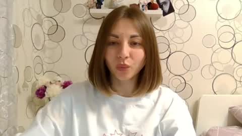 Snapshot of charming__chick chatting on 06.18.26 charming__chick online show from 06.18.26