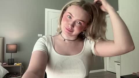 my fansly Charming daisy              My Wishlist  for new toys     online show from 04.19.26