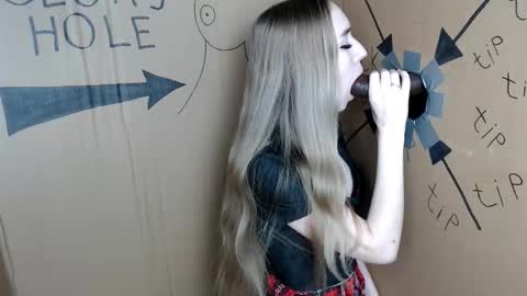 Snapshot of charurbab chatting on 11.29.25 Anna online show from 11.29.25