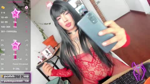 Sophie  online show from 12.04.24