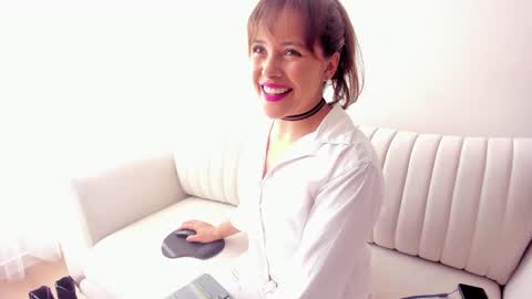 Regina Phalange online show from 01.22.25