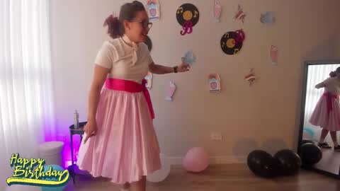 Regina Phalange online show from 09.26.25