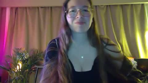 Snapshot of cheekynightowl chatting on 09.12.25 CheekyNightOwl online show from 09.12.25