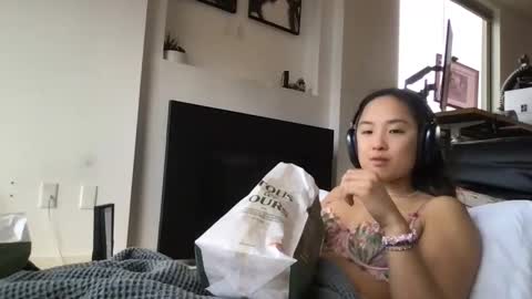 chellybear101 online show from 12.24.24