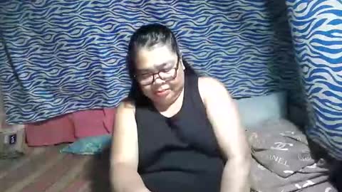 Snapshot of chenita_kits chatting on 10.19.25 chenita_kits online show from 10.19.25