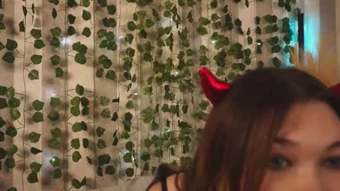 Snapshot of cherry_cheeky chatting on 11.01.25 Di online show from 11.01.25