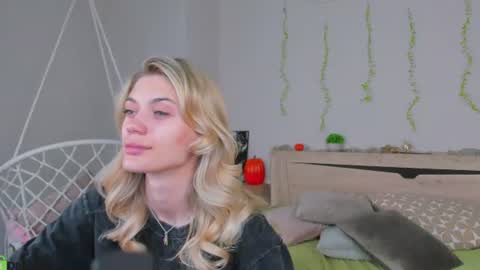 Snapshot of cherry_pr1ce chatting on 07.16.26 cherry_pr1ce online show from 07.16.26