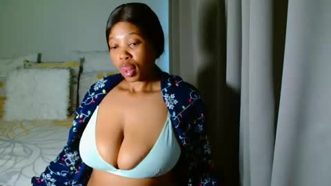 Snapshot of cherrybabexx chatting on 11.28.25 Cherrybabe online show from 11.28.25