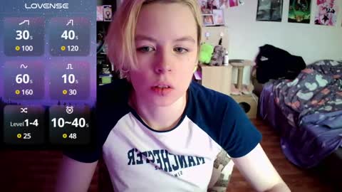 Snapshot of cherrybaby_0 chatting on 12.10.24 cherrybaby_0 online show from 12.10.24