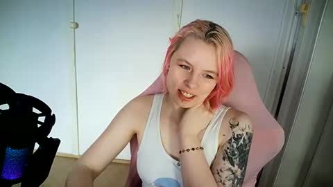 Snapshot of cherrybaby_0 chatting on 06.14.26 cherrybaby_0 online show from 06.14.26