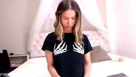 Anna online show from 12.04.24